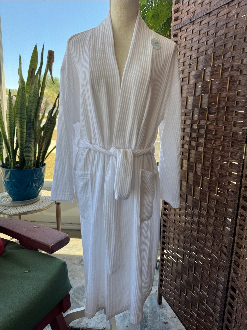 Bliss White Waffle Weave kimono-style Spa Robe with Tie Waist & Soap - Picture 5 of 12